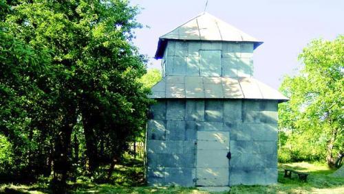 Biserica - vedere exterioară